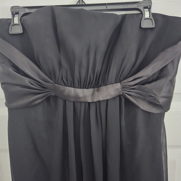 Elegant Strapless Black Gown - Picture 3 of 4